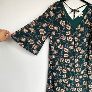Beautiful dark green floral shift dress!